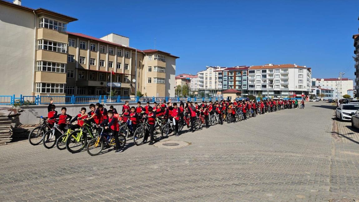 Cumhuriyetimizin 100. Yılı Etkinlikleri” Kapsamında ‘’Bisiklet Turu Ve Ağaç Dikme Etkinliği